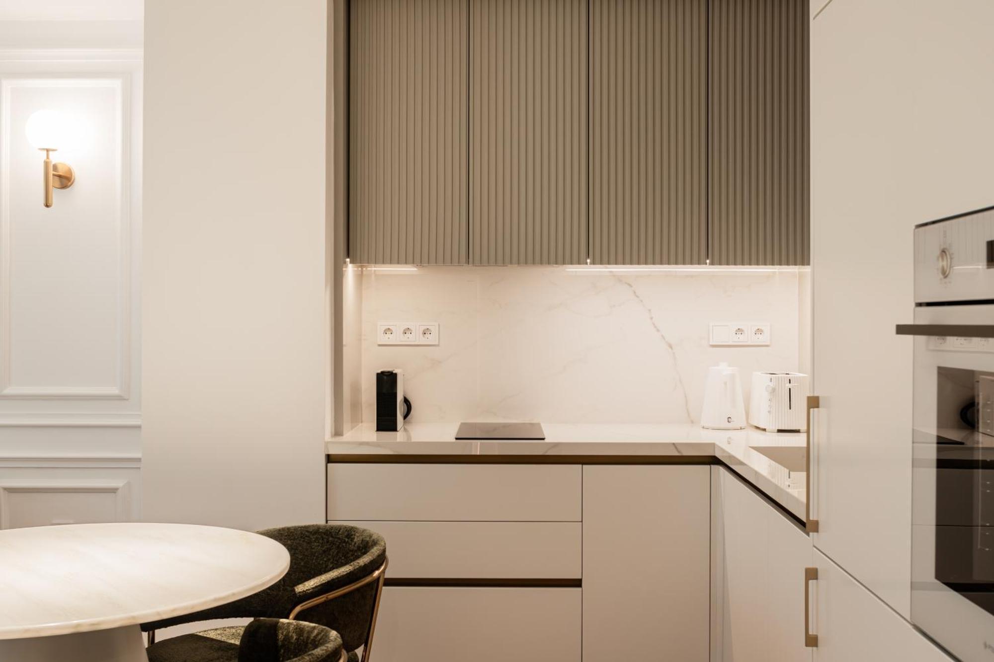 Elegant Apartment A Breath Away From The Acropolis Athena Bagian luar foto